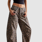 Noir | Mid Waist Jeans