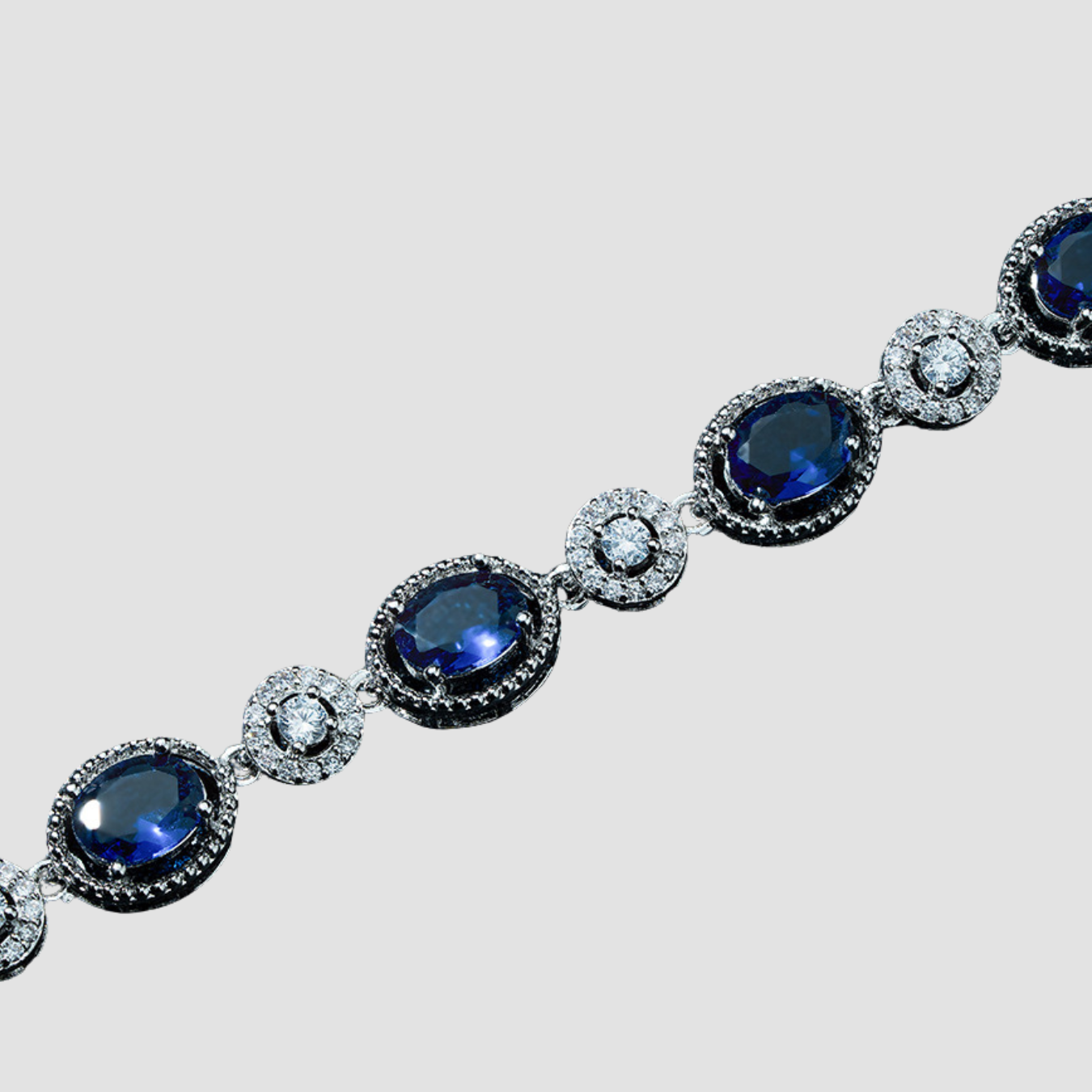 Mara | Retro Refined Geometric Oval Bracelet