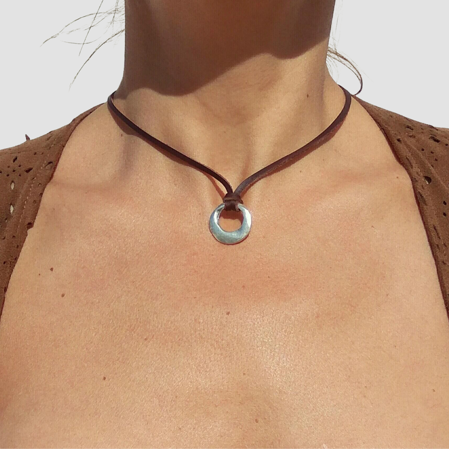 Lea | Collar de clavícula con cuerda de cuero