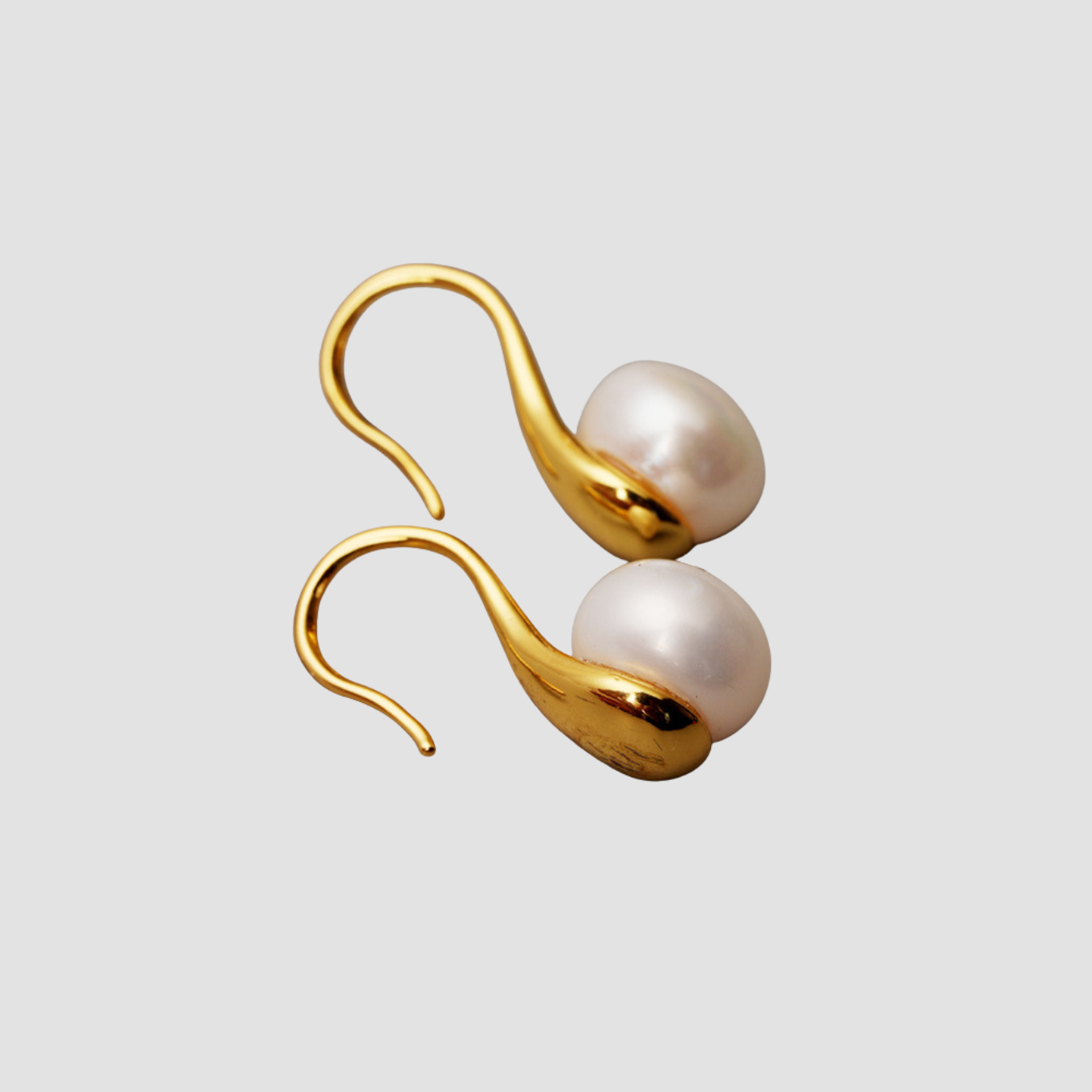 Mara | Pearl Ear Hook