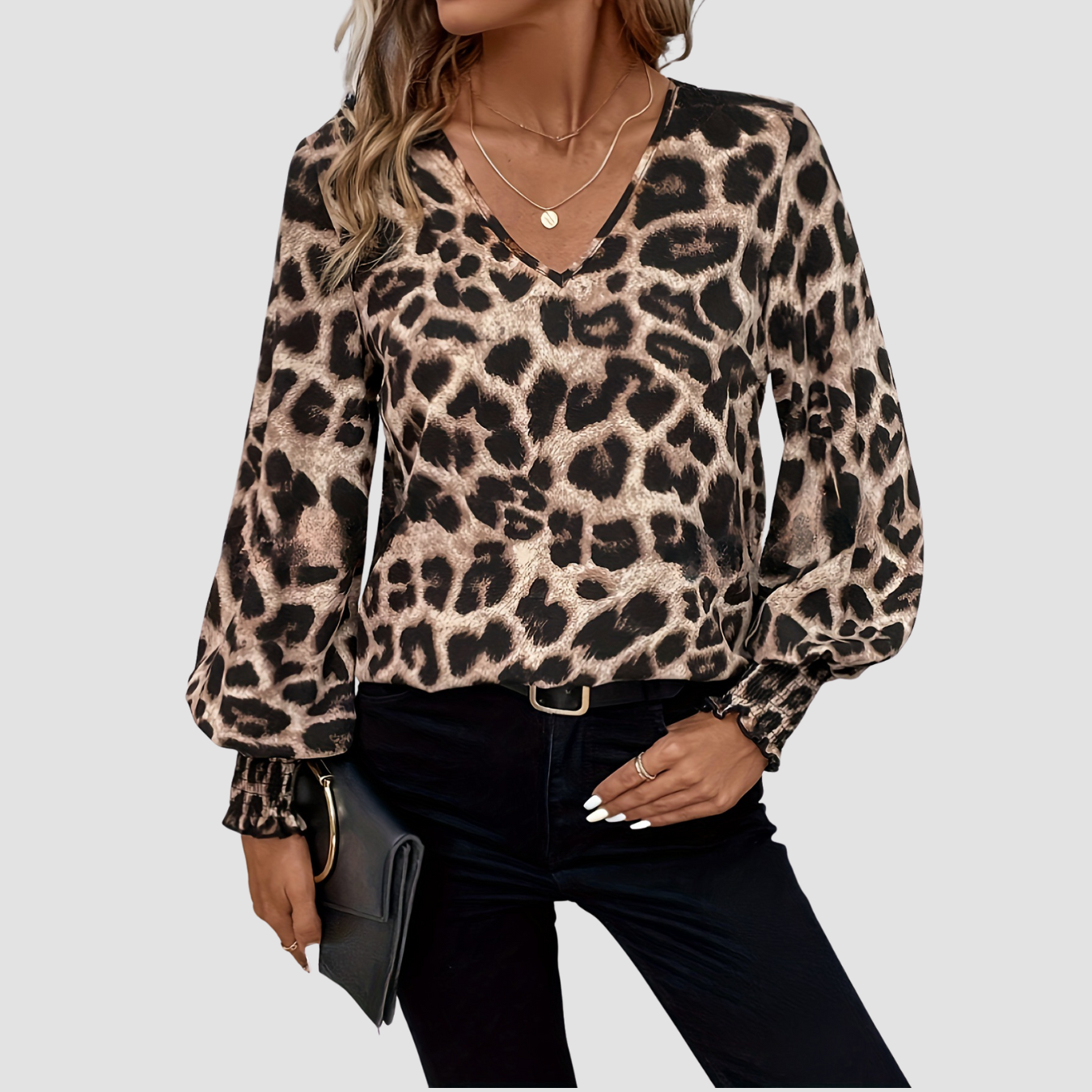 Lara | V-neck Leopard Shirt
