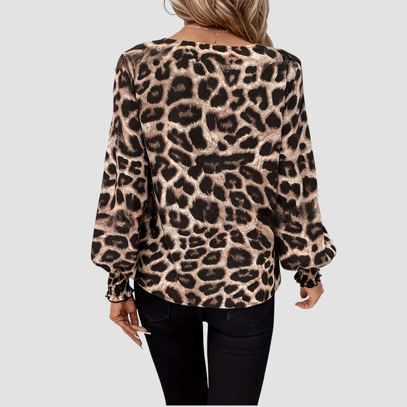 Lara | V-neck Leopard Shirt